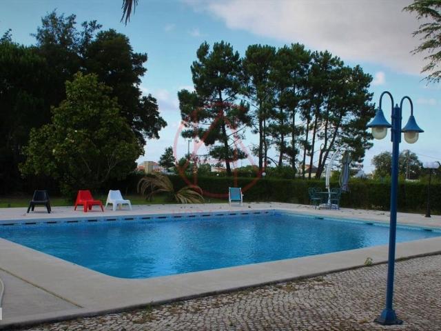 Quinta Moradia T6 inserida em lote com 13.630 m2 em Alhos Vedros M
