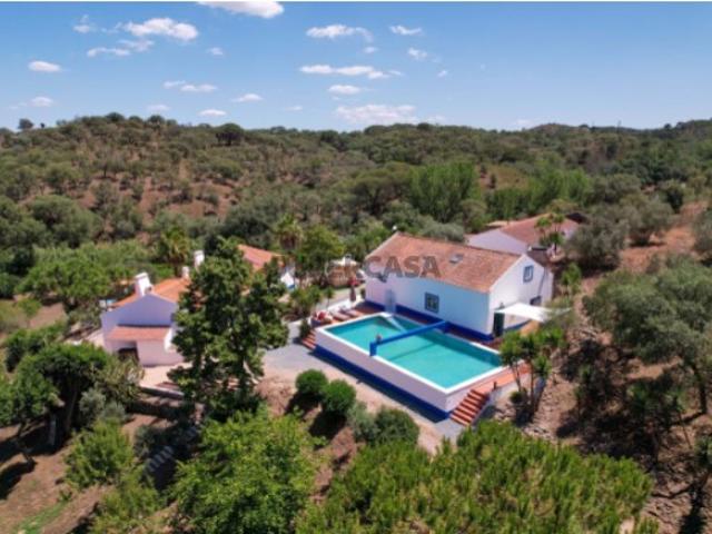 Quinta no Alentejo com 3 Casas Autênticas num Terreno de 114.000 m²