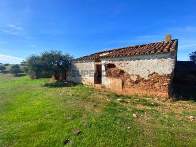 Quinta para recuperar no Alentejo, em Serpa, perto da Mina de São Domingos