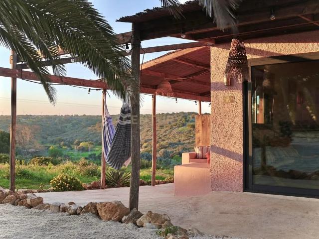 Quinta renovada em terreno de 3 HA perto de praias e serviços, Almádena, Lagos