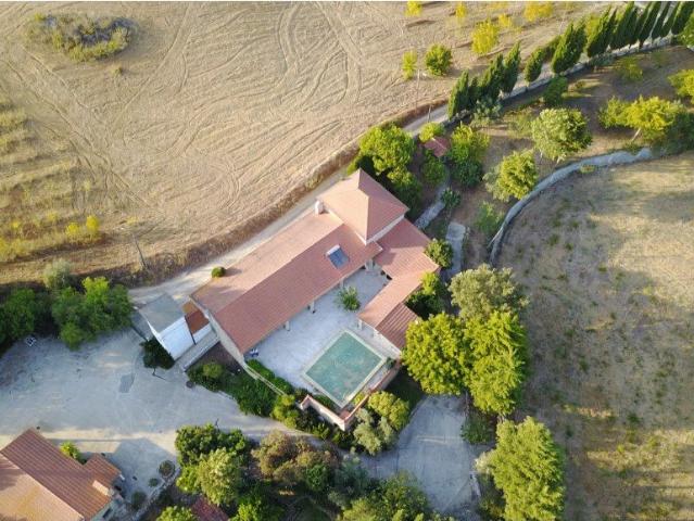 Quinta Rural a 60 Minutos de Lisboa: Moradia T4 com Piscina. 239m² Azoia de Cima e Tremês