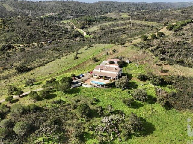 Quinta T4 em Bensafrim e Barão de São João de 316 m²
