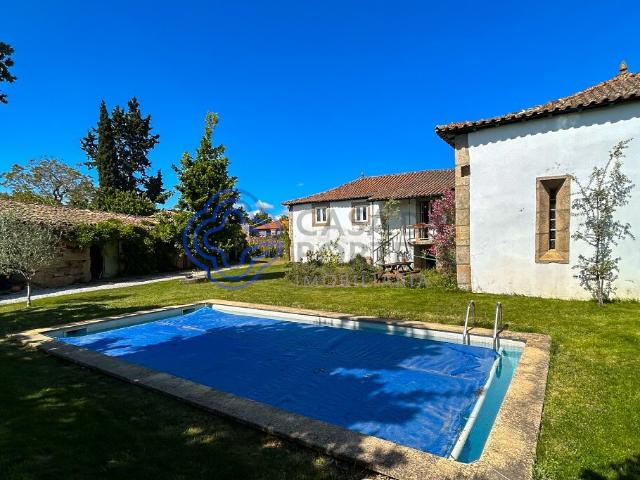 Quinta T4 histórica com piscina e área total de 22.000 m2 em Valpaços, Vila Real