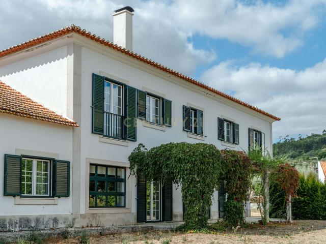 Quinta T5 Encantadora em Assacaias – a 10 minutos do centro de Santarém