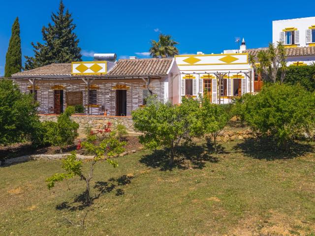 Quinta T5 independente com piscina, workshop e de 7.920 m² em zona tranquila perto de Olhão, Olhão, Quelfes