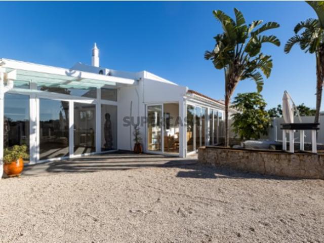 Quinta totalmente renovada com potencial único a apenas 5 minutos da praia e do centro da cidade Albufeira