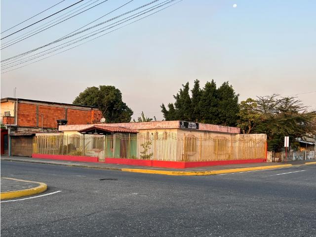Quinta ubicada en Av. Alianza diagonal al Banco Exterior. Acarigua
