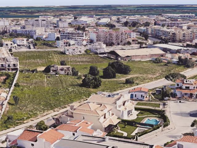 Quinta Urbana Exclusiva no Coração de Olhão – Uma Oportunidade Única de Investimento