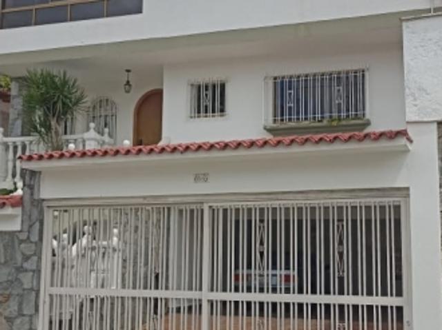 QUINTA URBANIZACIÓN LOS NARANJOS. El Hatillo