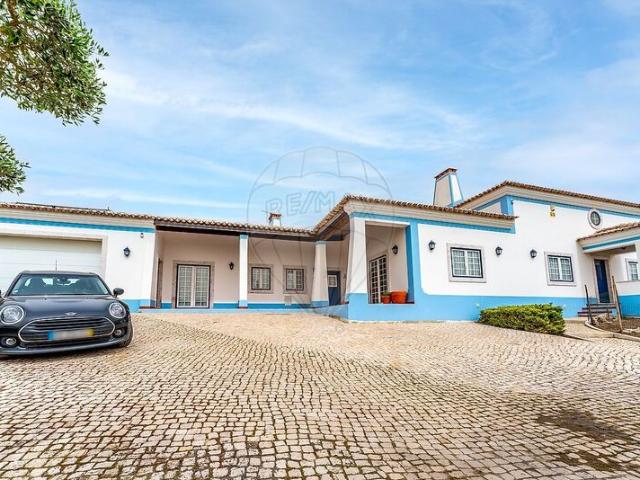 Quinta V4 à venda em Vila Nova da Rainha, concelho de Azambuja, Lisboa, Portugal