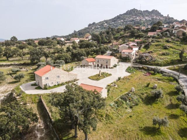 Quinta vocacionada para turismo rural com cinco moradias 400m² Monsanto e idanha a velha