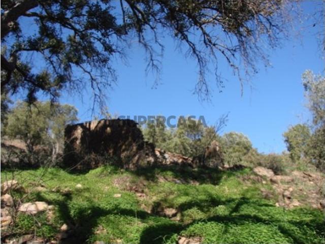 IMÓVEL INTERESSANTE! LOTE DE TERRENO DE 4.573 M² COM RUÍNAS DE 106,00 M² PARA O DESENVOLVIMENTO PERTO DE TAVIRA E SANTA CATARINA