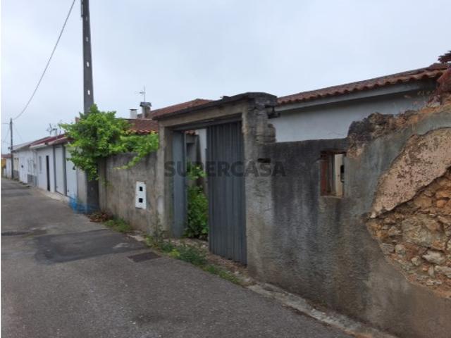 Quintas e casas rústicas T0 em Antuzede e Vil de Matos