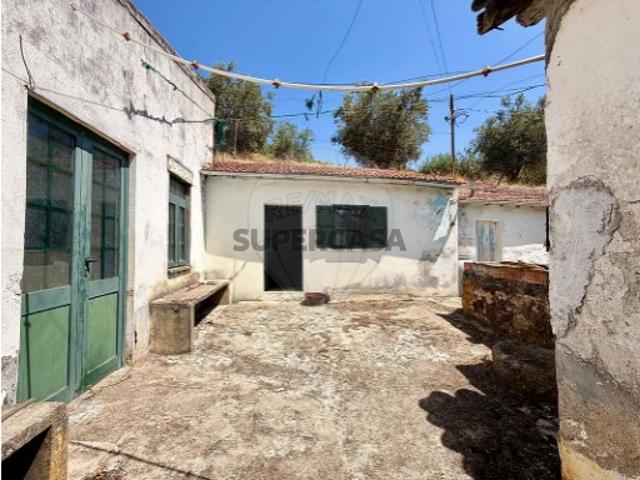 Quintas e casas rústicas T0 em Ervedosa do Douro