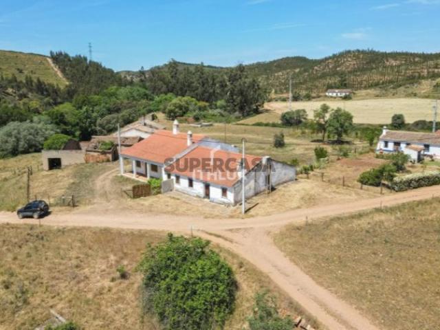 Quintas e casas rústicas T0 em Sabóia