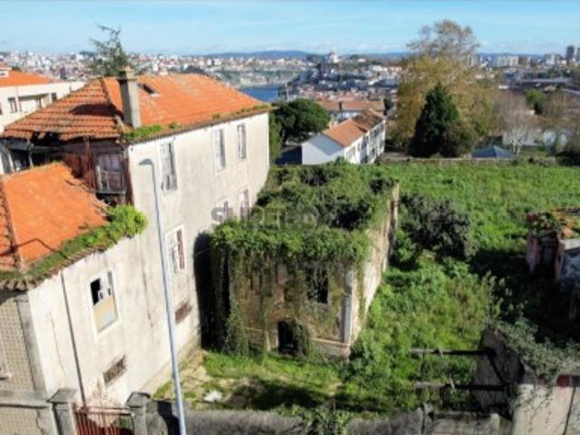 Quintas e casas rústicas T0 em Santa Marinha e São Pedro da Afurada