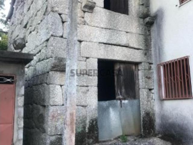 Quintas e casas rústicas T0 em Valdreu