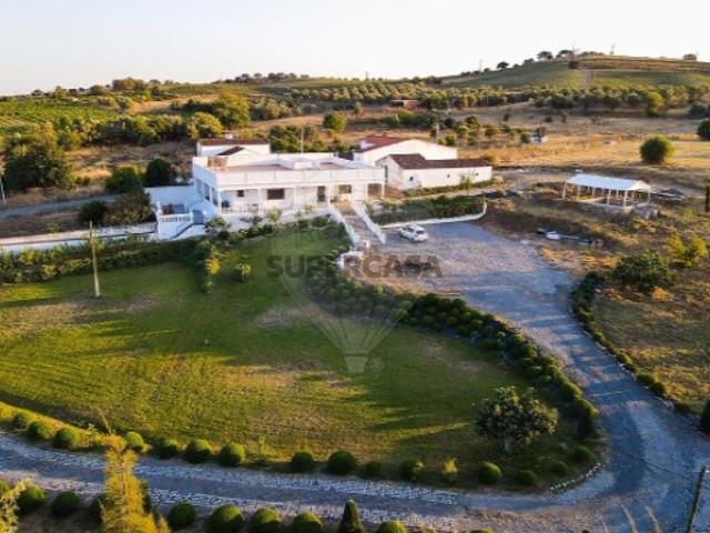 Quintas e casas rústicas T0 em Vila de Frades