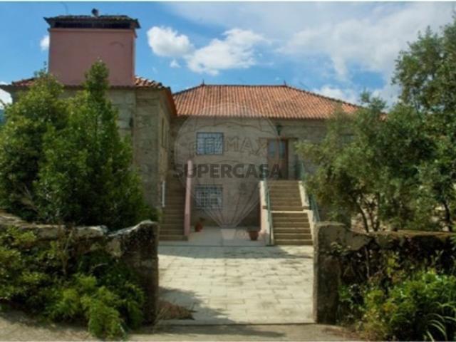 Quintas e casas rústicas T10 em Vila e Roussas