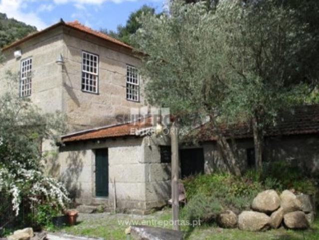 Quintas e casas rústicas T1 em Barqueiros
