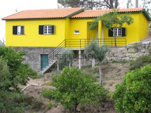 Quintas e casas rústicas T3 em Castro Daire