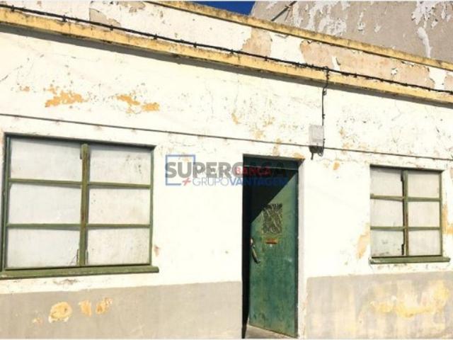 Quintas e casas rústicas T3 em Cunheira