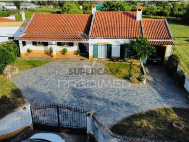 Quintas e casas rústicas T3 em Assunção, Ajuda, Salvador e Santo Ildefonso