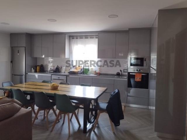 Quintas e casas rústicas T3 em Escalos de Cima e Lousa