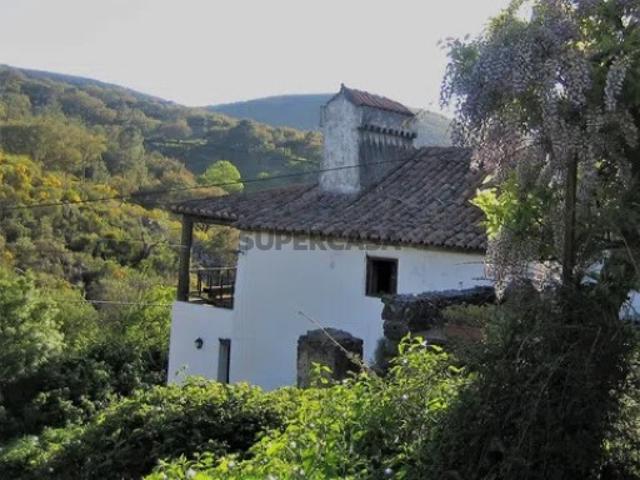 Quintas e casas rústicas T3 em Santa Maria de Marvão