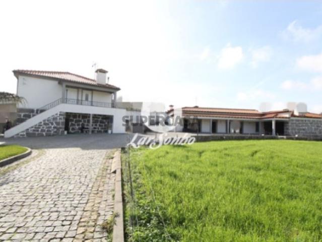 Quintas e casas rústicas T3 em Seide