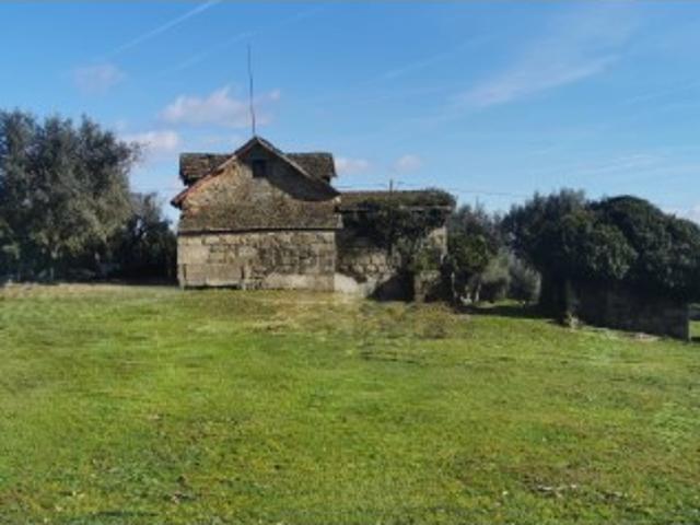 Quintas e casas rústicas T3 em Pindo