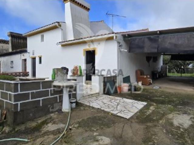 Quintas e casas rústicas T3 em Urra