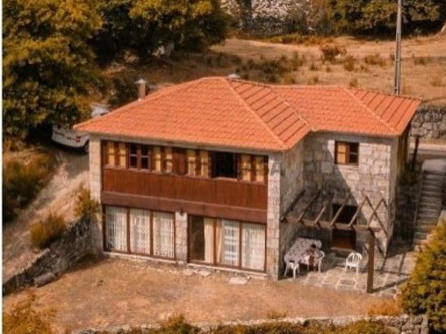 Quintas e casas rústicas T3 em Valdosende