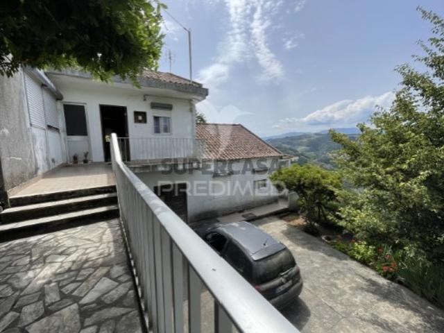Quintas e casas rústicas T4 em Abaças