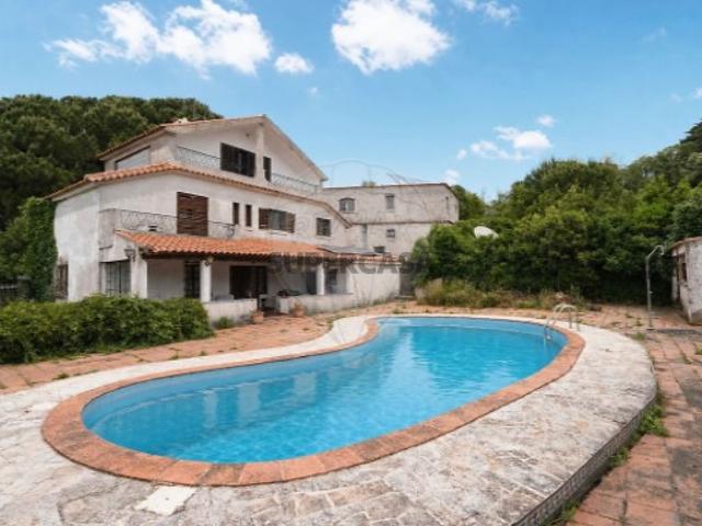 Quintas e casas rústicas T4 em Alhandra, São João dos Montes e Calhandriz