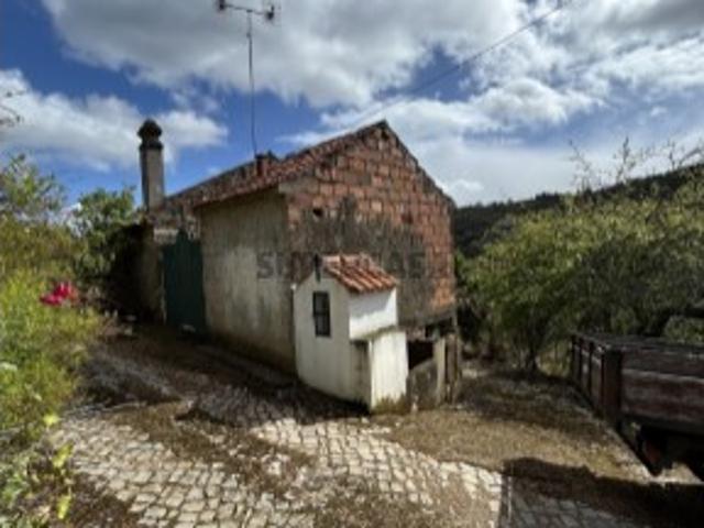 Quintas e casas rústicas T4 em Estreito Vilar Barroco