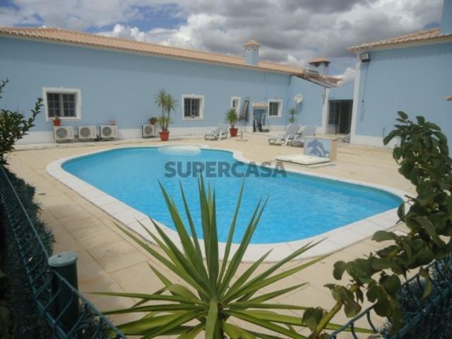 Quintas e casas rústicas T4 em Figueira dos Cavaleiros