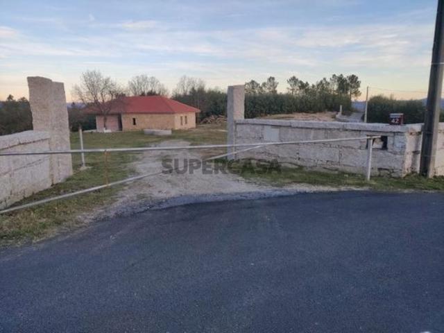 Quintas e casas rústicas T4 em Teixoso e Sarzedo