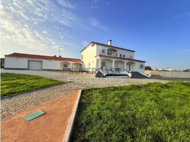 Quintas e casas rústicas T5 em Assunção, Ajuda, Salvador e Santo Ildefonso
