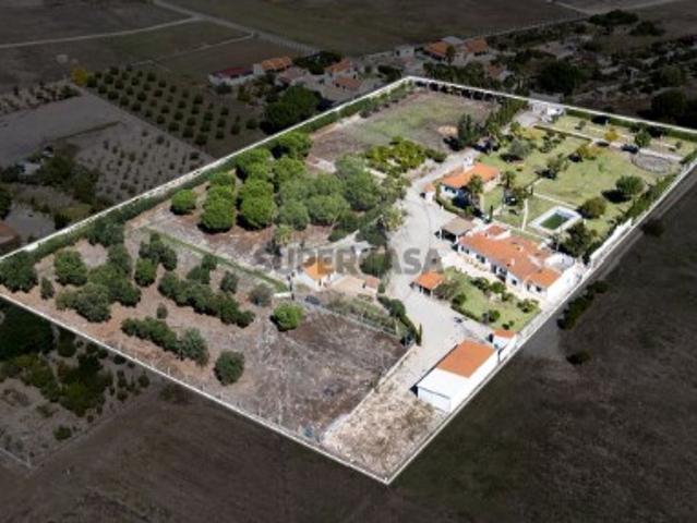 Quintas e casas rústicas T5 em Poceirão e Marateca