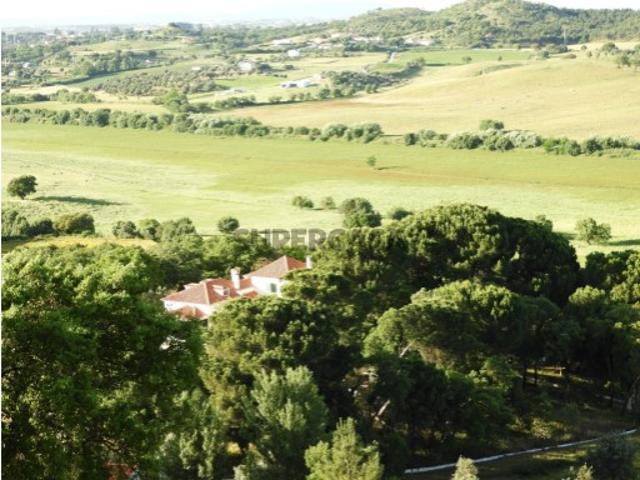 Quintas e casas rústicas T6 em Póvoa da Isenta
