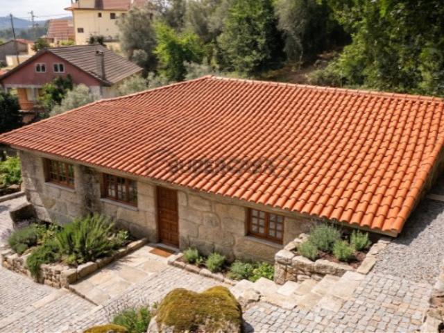 Quintas e casas rústicas T8 em Rossas