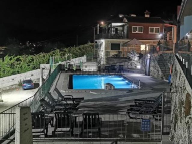 Quintas e casas rústicas T9 em Mosteiro