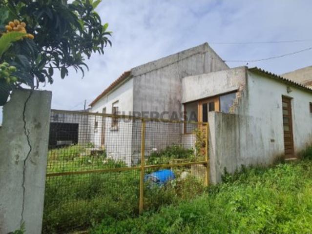 Quintinha com Moradia T2 para recuperar | Maceira, Torres Vedras