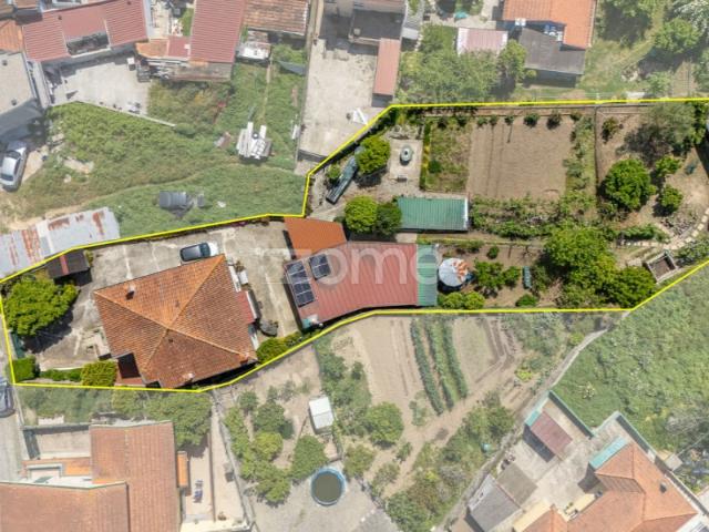 Quintinha com moradia T3 +2 em Valbom