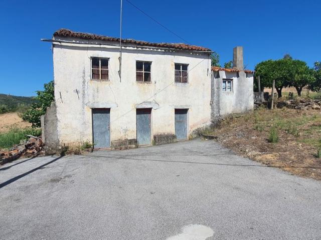 Quintinha com casa 90 m2 e terreno 3080 m2, perto da Amndoa e Vila d