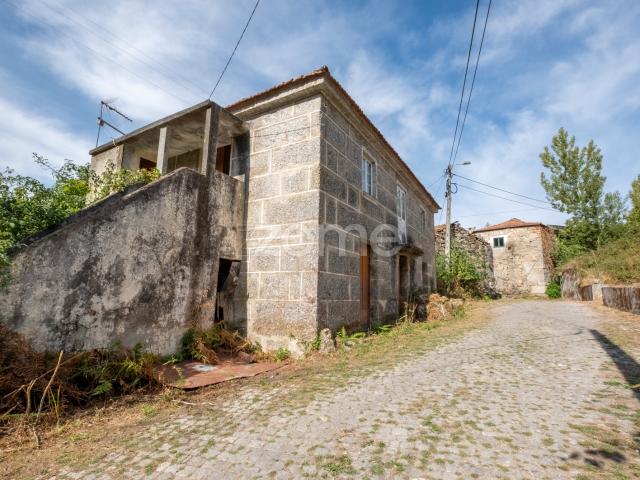Quintinha com casa em pedra e terreno com 1.200 m2 Gôve, Baião