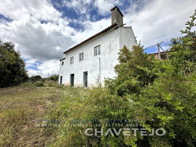 Quintinha com duas casas de campo e uma arrecadação a cerca. 201m² Vila De Rei