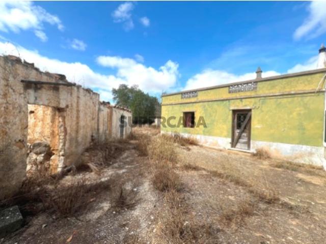 Quintinha com 2 Ruinas e 19240 m2 de terreno em Albufeira