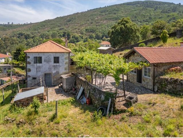 Quintinha com 3616m2 de terreno em Azevedo
